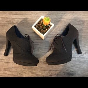 Dark Gray Women’s Fioni heels. Size-9 1/2. (EUC)👠